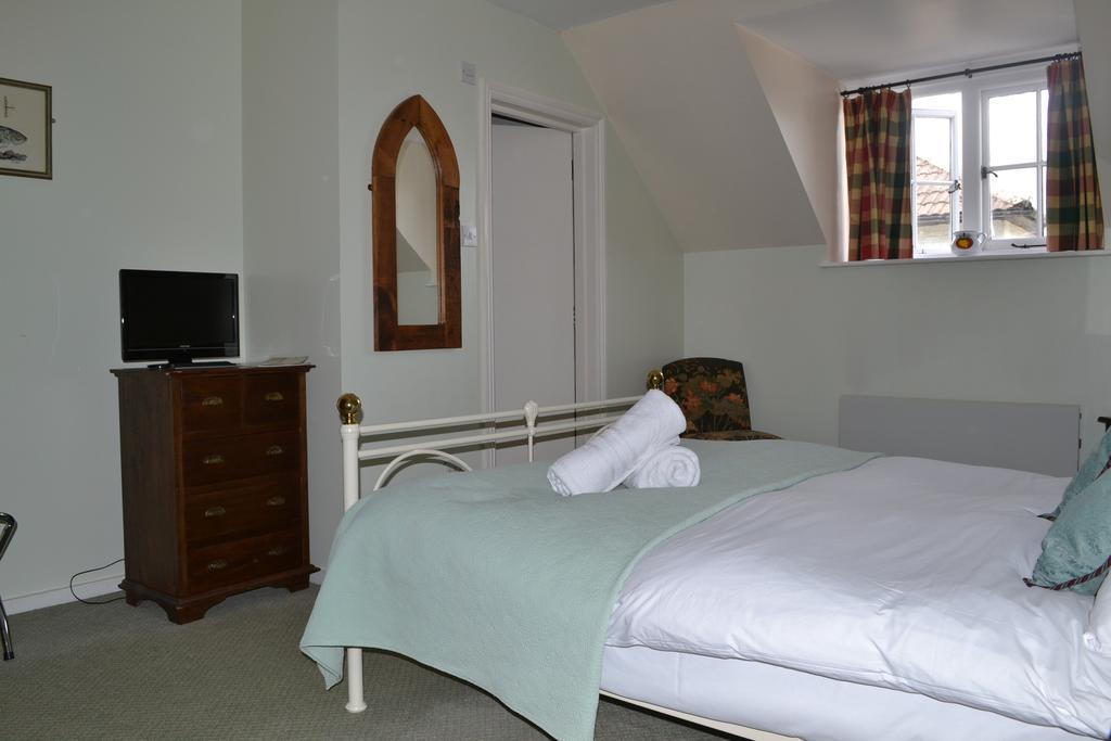 The Mill Arms Hotel Romsey Ruang foto