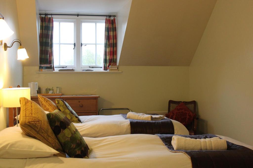 The Mill Arms Hotel Romsey Ruang foto