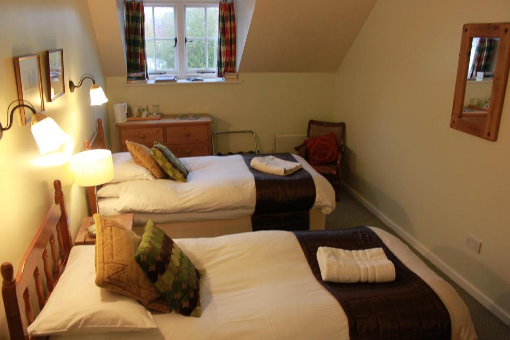 The Mill Arms Hotel Romsey Ruang foto