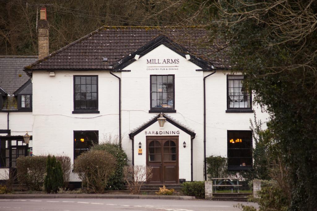 The Mill Arms Hotel Romsey Bagian luar foto