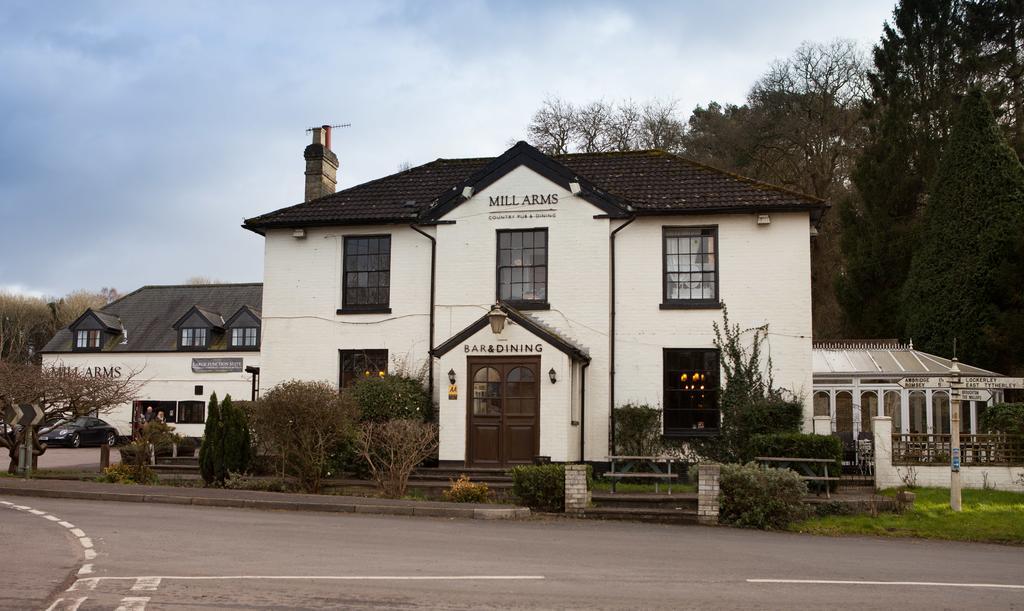 The Mill Arms Hotel Romsey Bagian luar foto